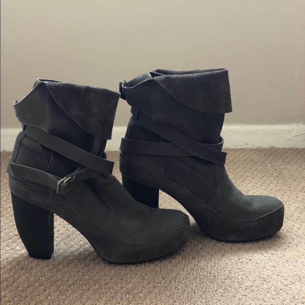 Venilla Suite Heel Boots